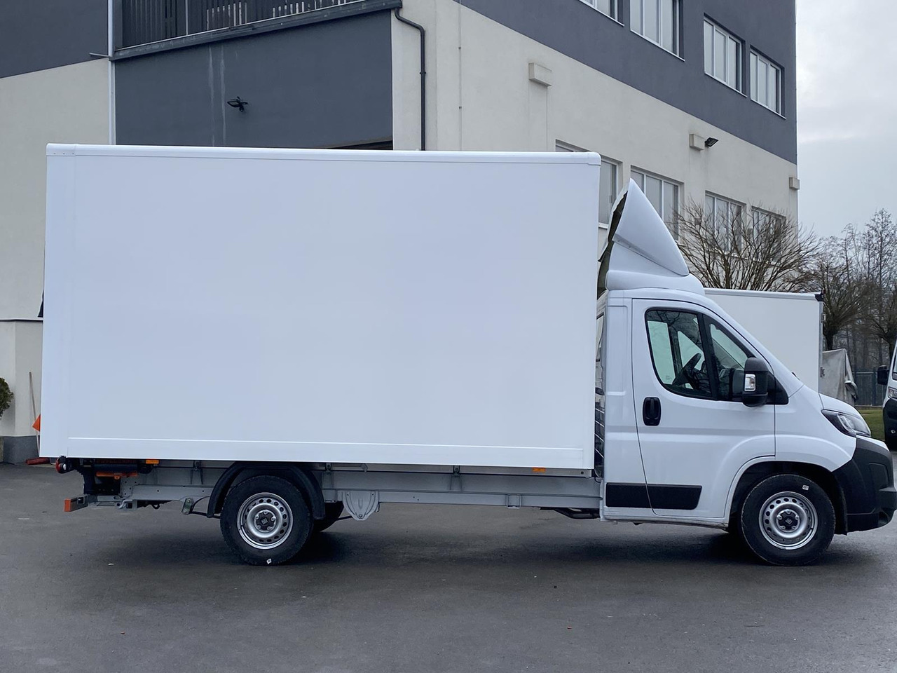FIAT DUCATO L4 1+2, 180PS, 2.2L | ALU-BOX 4200mm + LADERAMPE + LAGER - Furgoneta caja cerrada: foto 2 FIAT DUCATO L4 1+2, 180PS, 2.2L | ALU-BOX 4200mm + LADERAMPE + LAGER - Furgoneta caja cerrada: foto 2