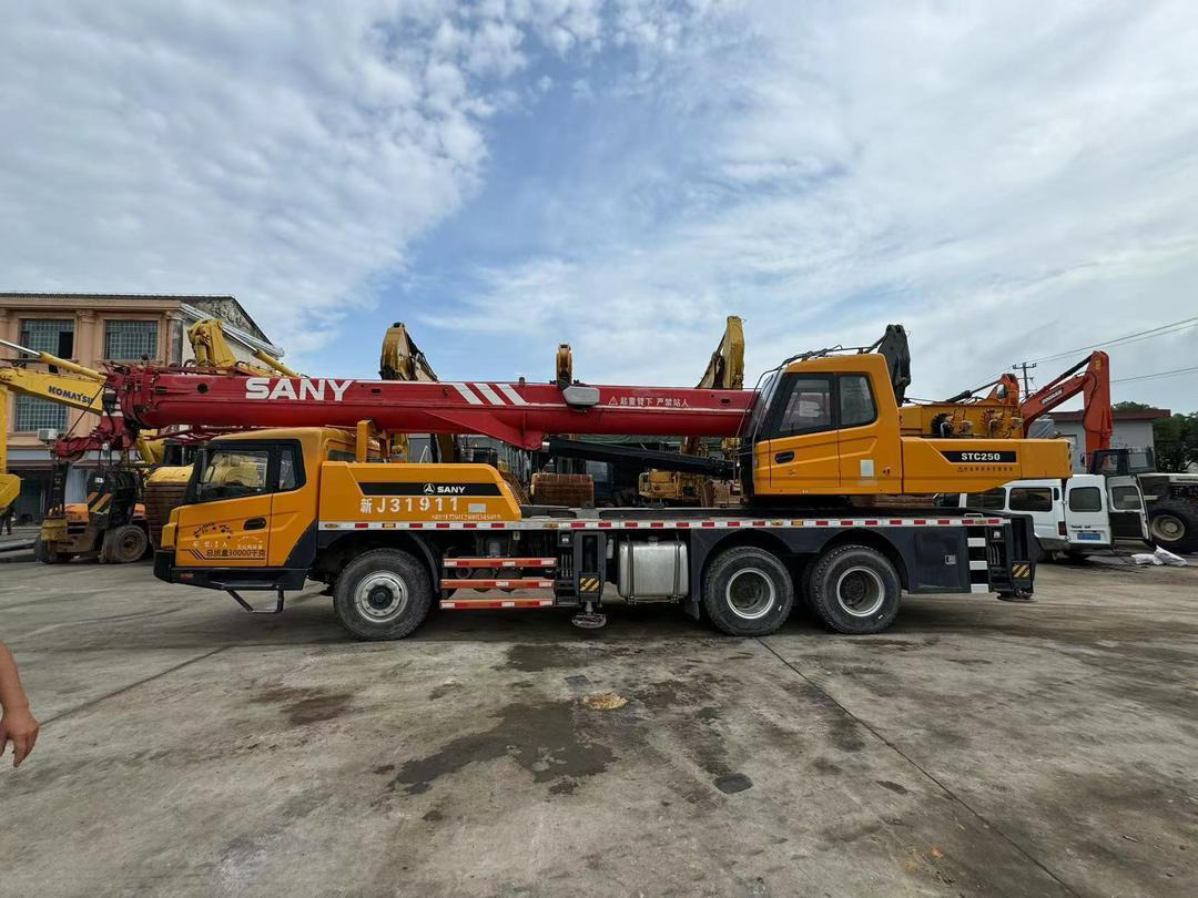 SANY 25 Ton Crane Truck Crane SANY STC250 QY50C STC750 STC1000 XCMG ZOOOMLION TADANO KOBELCO CRANES FOR SALE - Autogrúa: foto 3 SANY 25 Ton Crane Truck Crane SANY STC250 QY50C STC750 STC1000 XCMG ZOOOMLION TADANO KOBELCO CRANES FOR SALE - Autogrúa: foto 3