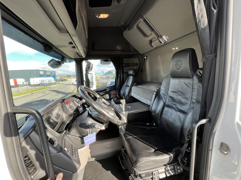 Foto del interior 1: Leasing de Scania R540 6x2 NGS 6x2 Trekker Retarder / Highline / 572.222 km Scania R540 6x2 NGS 6x2 Trekker Retarder / Highline / 572.222 km