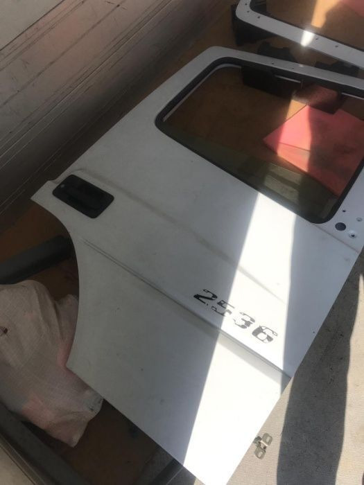 Geam+fata usa Mercedes-Benz ACTROS ATEGO AXOR - Puerta y piezas para Camión: foto 3 Geam+fata usa Mercedes-Benz ACTROS ATEGO AXOR - Puerta y piezas para Camión: foto 3