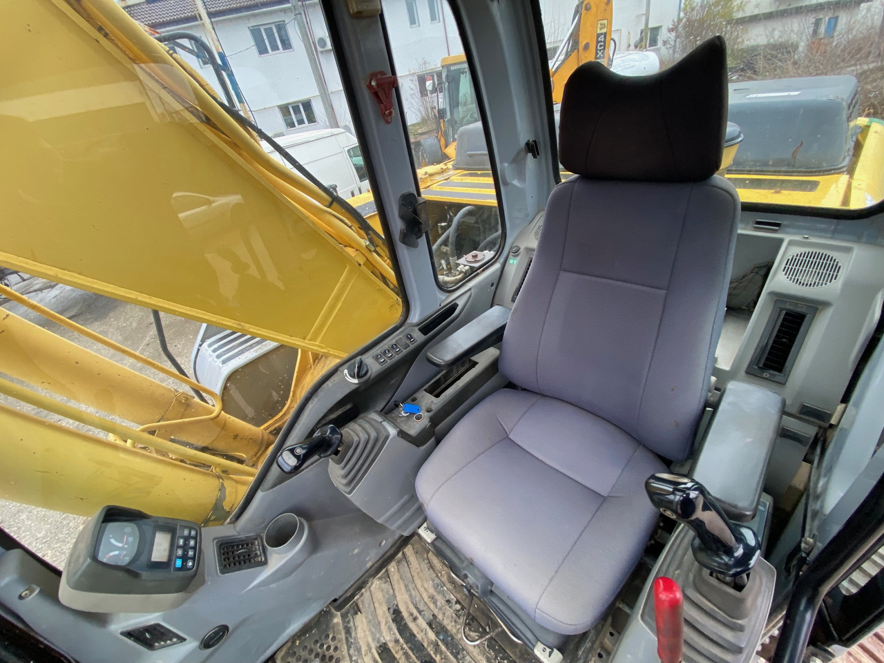 New Holland Kobelco E 215 22 T Klima - Excavadora de cadenas: foto 3 New Holland Kobelco E 215 22 T Klima - Excavadora de cadenas: foto 3