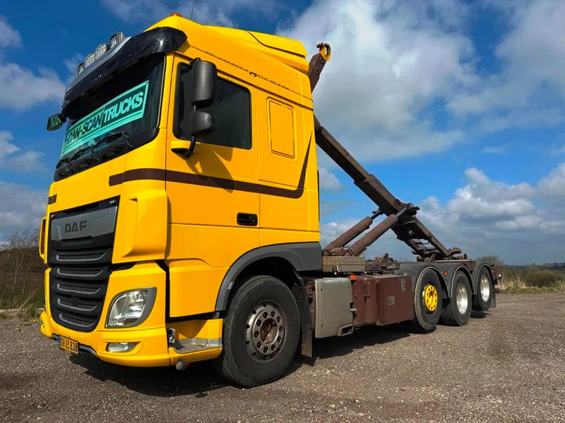 DAF XF 530 Hoglift with knæk arm. - Camión multibasculante: foto 1 DAF XF 530 Hoglift with knæk arm. - Camión multibasculante: foto 1