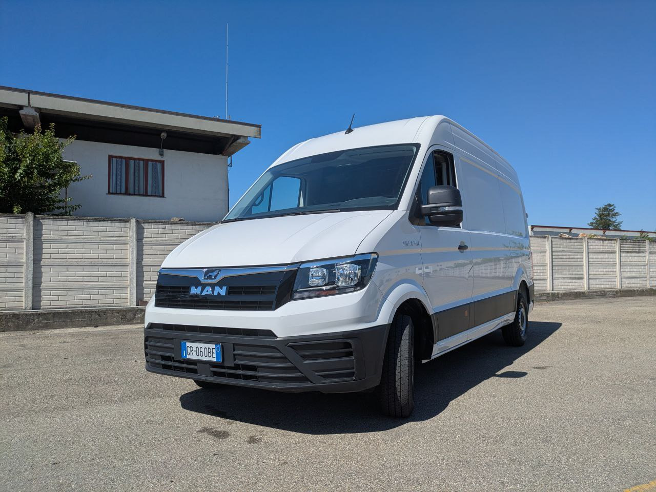 FURGONE MAN TGE TETTO ALTO CORTO MAN TGE 3.140 - 2023 - 72000 km - Furgón: foto 2 FURGONE MAN TGE TETTO ALTO CORTO MAN TGE 3.140 - 2023 - 72000 km - Furgón: foto 2