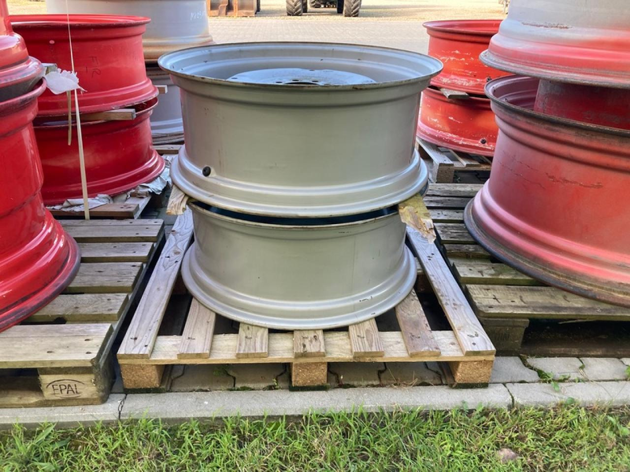 VERSTELLFELGEN W11X28 - Llanta para Maquinaria agrícola: foto 2 VERSTELLFELGEN W11X28 - Llanta para Maquinaria agrícola: foto 2