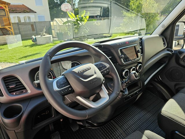 IVECO Daily 35S18 3.0 Koffer Voll-LED Navigation - Furgoneta caja cerrada: foto 5 IVECO Daily 35S18 3.0 Koffer Voll-LED Navigation - Furgoneta caja cerrada: foto 5
