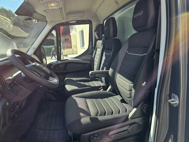 IVECO Daily 35S18 3.0 Koffer Voll-LED Navigation - Furgoneta caja cerrada: foto 2 IVECO Daily 35S18 3.0 Koffer Voll-LED Navigation - Furgoneta caja cerrada: foto 2