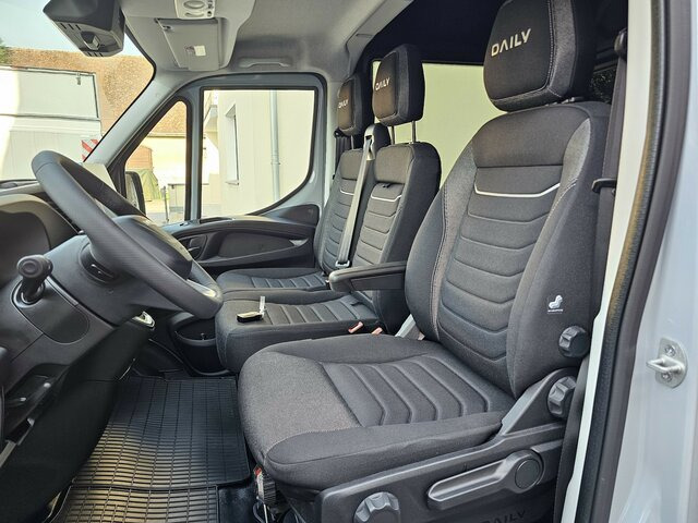 IVECO Daily 35S18HA8V DOKA Hi-Matic 12m³ 2xSchiebetür - Furgón, Furgoneta combi: foto 3 IVECO Daily 35S18HA8V DOKA Hi-Matic 12m³ 2xSchiebetür - Furgón, Furgoneta combi: foto 3