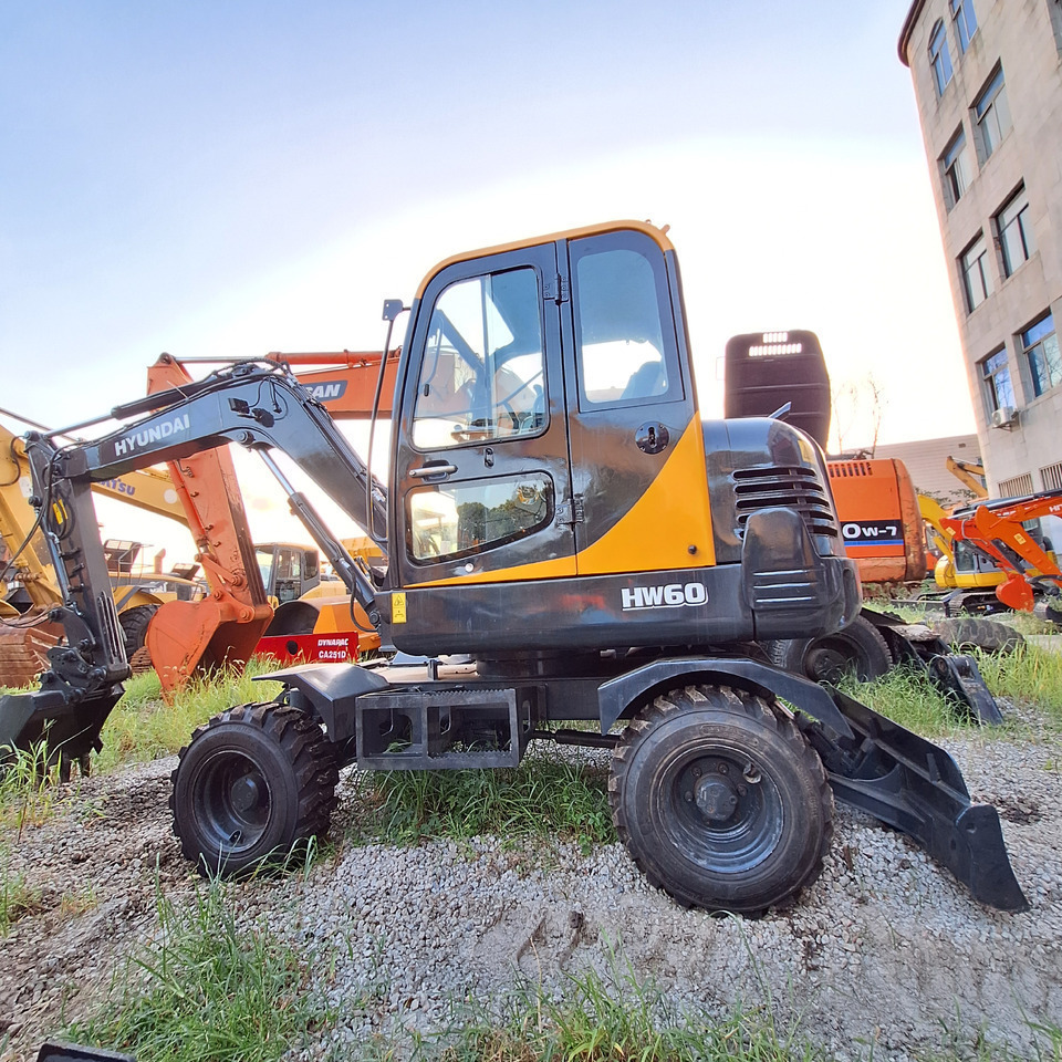 Hyundai HW60 excavator - Excavadora de ruedas: foto 5 Hyundai HW60 excavator - Excavadora de ruedas: foto 5