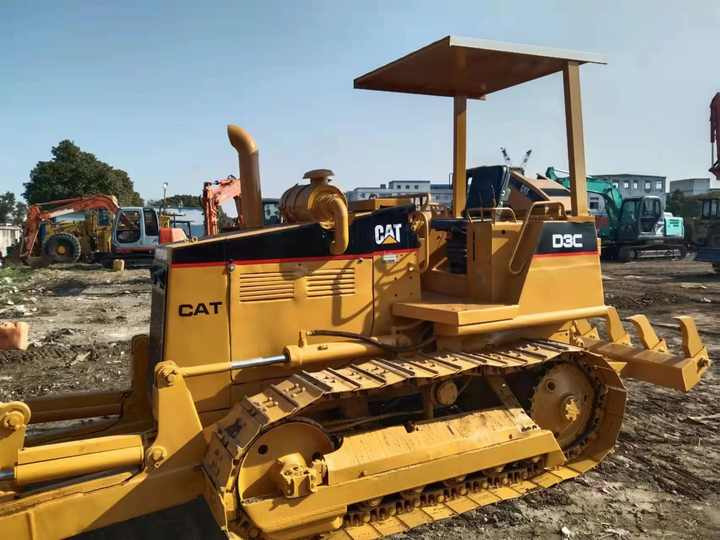 Original Japan Used Caterpillar D3C Crawler Bulldozer For sale - Bulldozer: foto 3 Original Japan Used Caterpillar D3C Crawler Bulldozer For sale - Bulldozer: foto 3