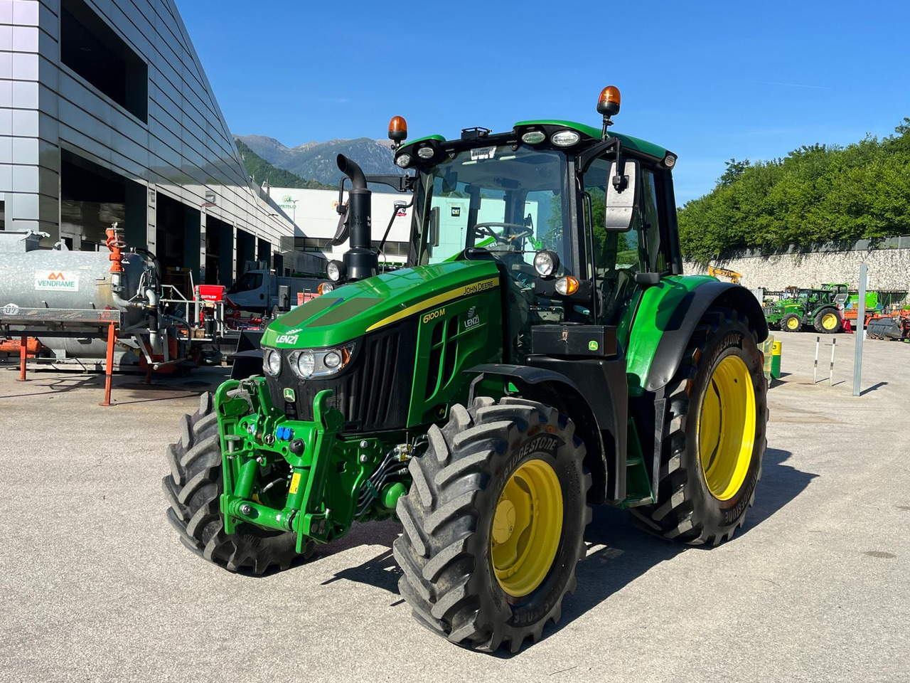 JOHN DEERE 6100M - Tractor: foto 2 JOHN DEERE 6100M - Tractor: foto 2