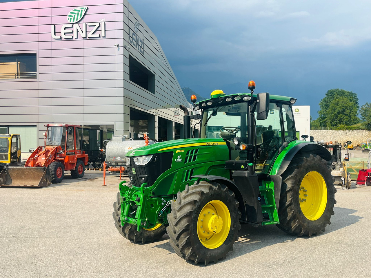 JOHN DEERE 6145 R - Tractor: foto 1 JOHN DEERE 6145 R - Tractor: foto 1