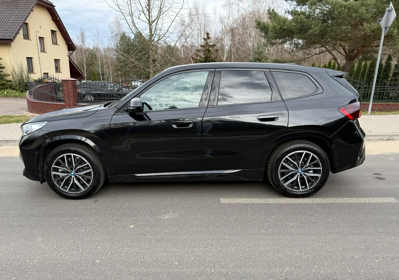 BMW X1 iX1 iX1 xDrive30 313KM M-Sport H/K Panorama AdaptiveLed Masaże Kam360 - Coche: foto 2 BMW X1 iX1 iX1 xDrive30 313KM M-Sport H/K Panorama AdaptiveLed Masaże Kam360 - Coche: foto 2