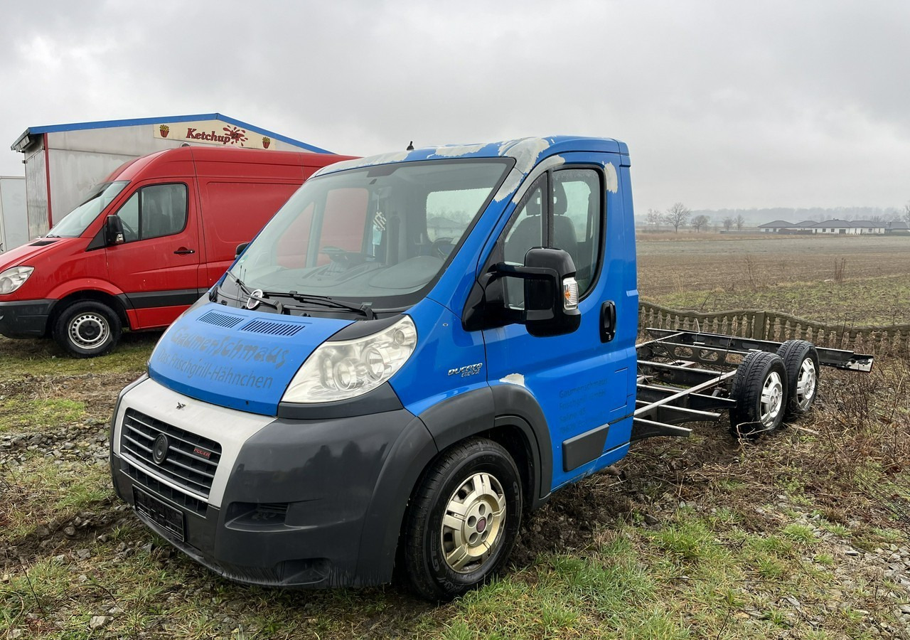 Fiat Ducato Ducato 3.0-160KM Rama pod zabudowę 2011,2009 - Furgoneta: foto 1 Fiat Ducato Ducato 3.0-160KM Rama pod zabudowę 2011,2009 - Furgoneta: foto 1
