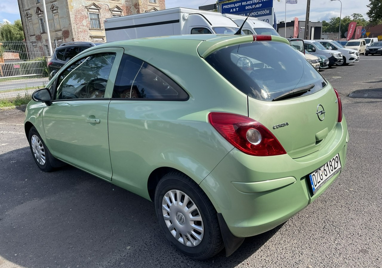 Opel Corsa D Opel Corsa 1,2-16V Klima Salon PL Bagażnik na Rowery Model 2010 - Hatchback: foto 3 Opel Corsa D Opel Corsa 1,2-16V Klima Salon PL Bagażnik na Rowery Model 2010 - Hatchback: foto 3