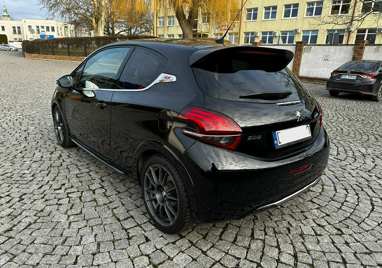 Peugeot 208 I 208GTI Sport 1.6THP 208KM Panorama Led JBL Navi Kamera OZ-Racing 201 - Coche: foto 4 Peugeot 208 I 208GTI Sport 1.6THP 208KM Panorama Led JBL Navi Kamera OZ-Racing 201 - Coche: foto 4
