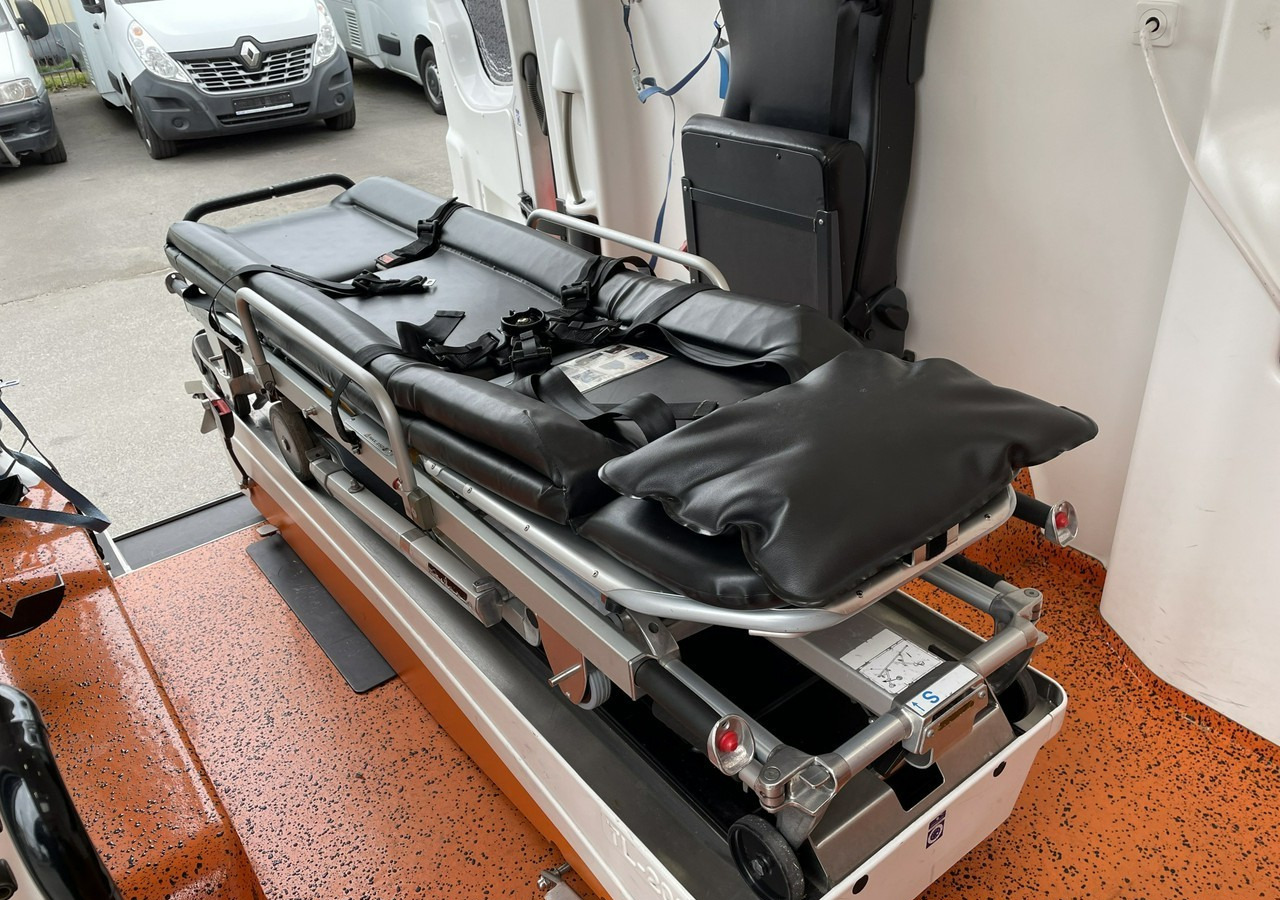 Volkswagen Crafter Crafter 2.0-163KM Karetka Ambulans Wyposażony Model 2016 - Ambulancia: foto 3 Volkswagen Crafter Crafter 2.0-163KM Karetka Ambulans Wyposażony Model 2016 - Ambulancia: foto 3
