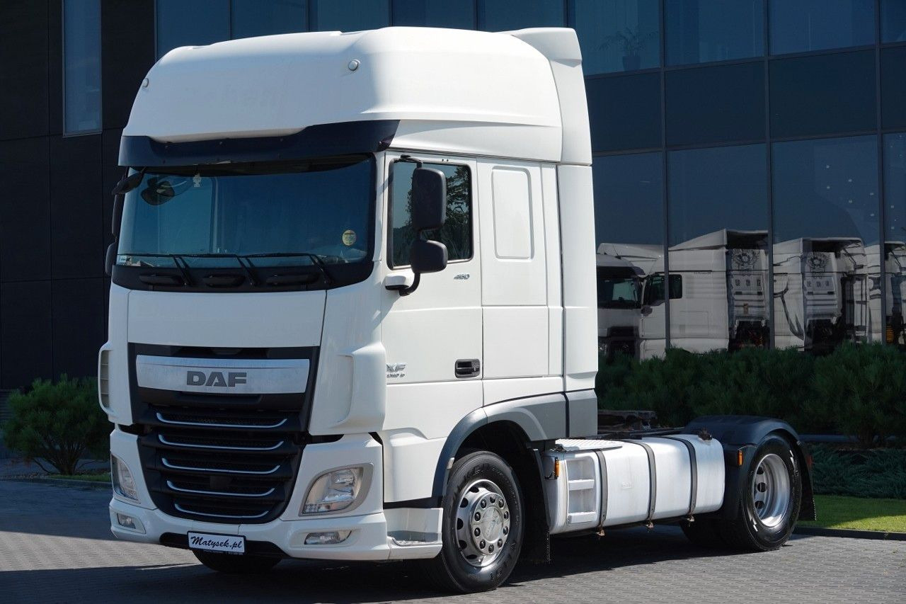 DAF XF 460 / MANUAL / STANDARD / SUPER SPACE CAB - Cabeza tractora: foto 2 DAF XF 460 / MANUAL / STANDARD / SUPER SPACE CAB - Cabeza tractora: foto 2