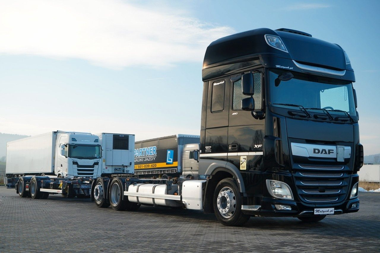 DAF XF 480 / BDF / 6X2 / ZESTAW TANDEM / SSC / I-PAR - Camión portacontenedore/ Intercambiable: foto 4 DAF XF 480 / BDF / 6X2 / ZESTAW TANDEM / SSC / I-PAR - Camión portacontenedore/ Intercambiable: foto 4