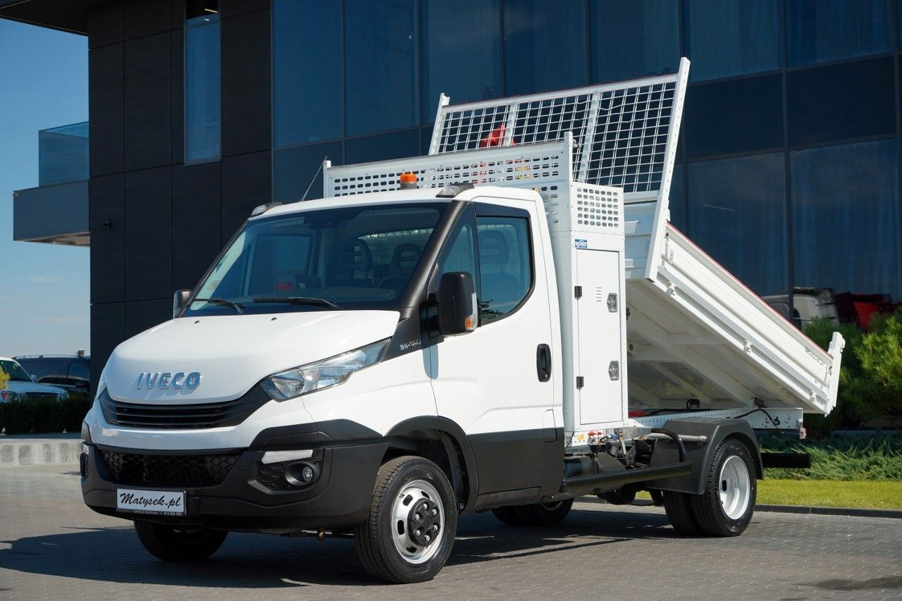 Iveco 35-180 / WYWROTKA TYLNOZSYPOWA ALUMINIOWA / MANU - Furgoneta basculante: foto 3 Iveco 35-180 / WYWROTKA TYLNOZSYPOWA ALUMINIOWA / MANU - Furgoneta basculante: foto 3
