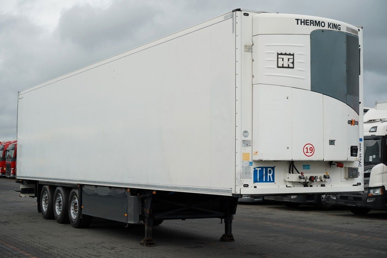 Schmitz Cargobull CHŁODNIA / THERMO KING SLX 300 / HAKÓWKA / HAKOW - Semirremolque frigorífico: foto 1 Schmitz Cargobull CHŁODNIA / THERMO KING SLX 300 / HAKÓWKA / HAKOW - Semirremolque frigorífico: foto 1