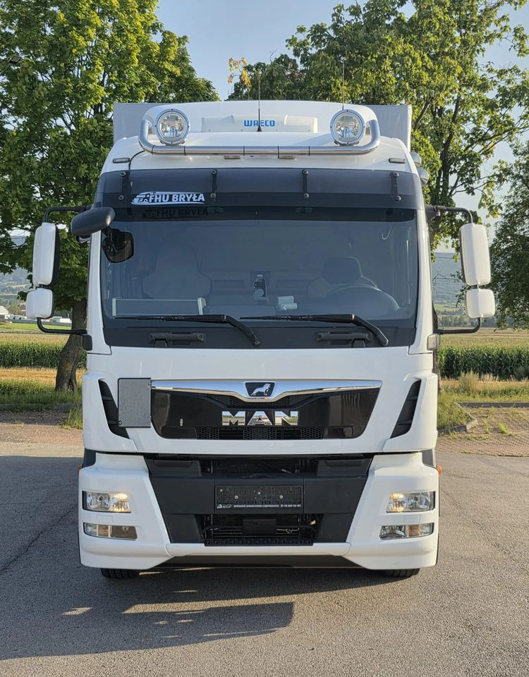 MAN TGM 15.290 / BURTO-FIRANKA / CAŁY NA PODUSZKACH /KLIMA POSTOJOWA / 2018R / NISKI PRZEBIEG / 18 PALET / E6 / JAK NOWY / WINDA / - Camión lona: foto 3 MAN TGM 15.290 / BURTO-FIRANKA / CAŁY NA PODUSZKACH /KLIMA POSTOJOWA / 2018R / NISKI PRZEBIEG / 18 PALET / E6 / JAK NOWY / WINDA / - Camión lona: foto 3