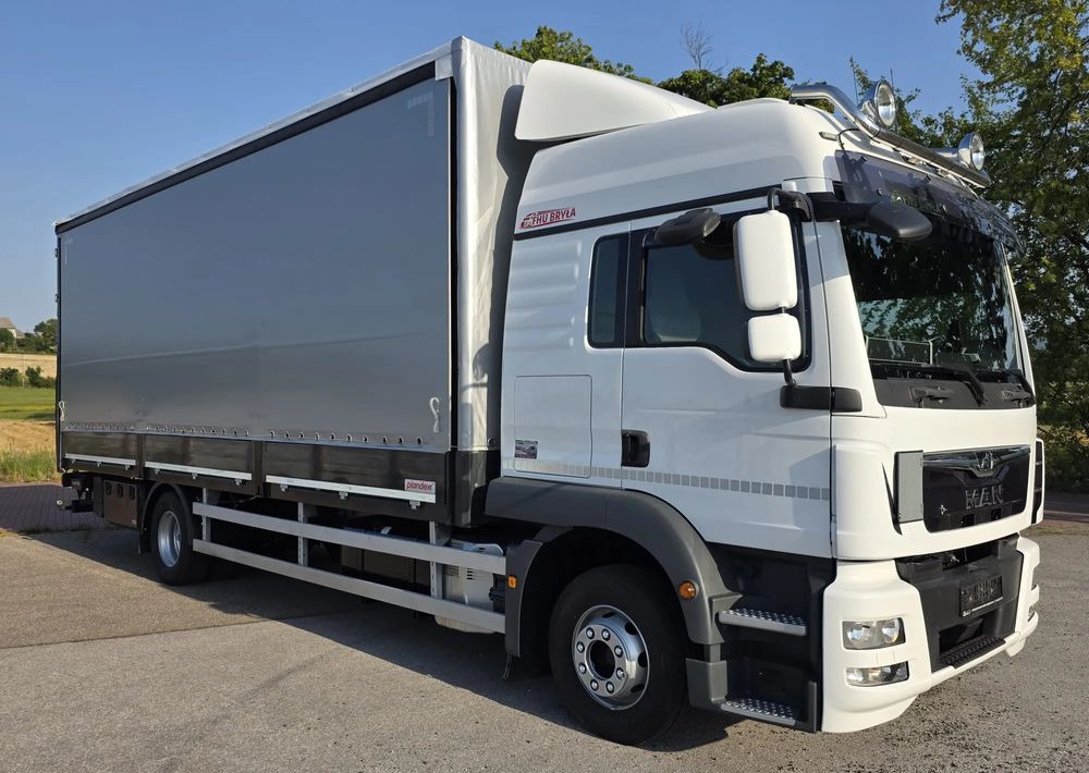 MAN TGM 15.290 / BURTO-FIRANKA / CAŁY NA PODUSZKACH /KLIMA POSTOJOWA / 2018R / NISKI PRZEBIEG / 18 PALET / E6 / JAK NOWY / WINDA / - Camión lona: foto 1 MAN TGM 15.290 / BURTO-FIRANKA / CAŁY NA PODUSZKACH /KLIMA POSTOJOWA / 2018R / NISKI PRZEBIEG / 18 PALET / E6 / JAK NOWY / WINDA / - Camión lona: foto 1
