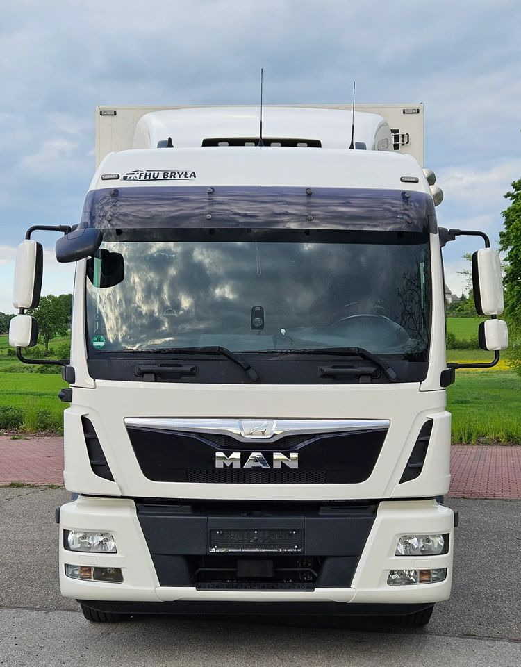 MAN TGM 15.290/IZOTERMA/WINDA/CHŁODNIA/KONTENER/17PALET/E6/OGRZEWANA IZOTERMA/SPROWADZONY/AUTOMAT/SYPIALKA/PIERWSZY WŁAŚCICIEL - Camión frigorífico: foto 5 MAN TGM 15.290/IZOTERMA/WINDA/CHŁODNIA/KONTENER/17PALET/E6/OGRZEWANA IZOTERMA/SPROWADZONY/AUTOMAT/SYPIALKA/PIERWSZY WŁAŚCICIEL - Camión frigorífico: foto 5