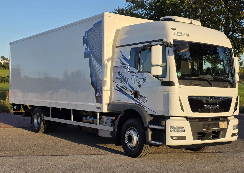 MAN TGM 15.290 / TGL / KONTENER / IZOTERMA / WINDA / KLIMA POSTOJOWA / 2019R / EURO 6 / PEŁEN SERWIS / 8200KG ŁADOWNOŚĆ / SPROWADZONY / ZADBANY / JAK NOWY / KSIĄŻKA SERWISOWA / E6 / 18 PALET - Camión caja cerrada: foto 2 MAN TGM 15.290 / TGL / KONTENER / IZOTERMA / WINDA / KLIMA POSTOJOWA / 2019R / EURO 6 / PEŁEN SERWIS / 8200KG ŁADOWNOŚĆ / SPROWADZONY / ZADBANY / JAK NOWY / KSIĄŻKA SERWISOWA / E6 / 18 PALET - Camión caja cerrada: foto 2