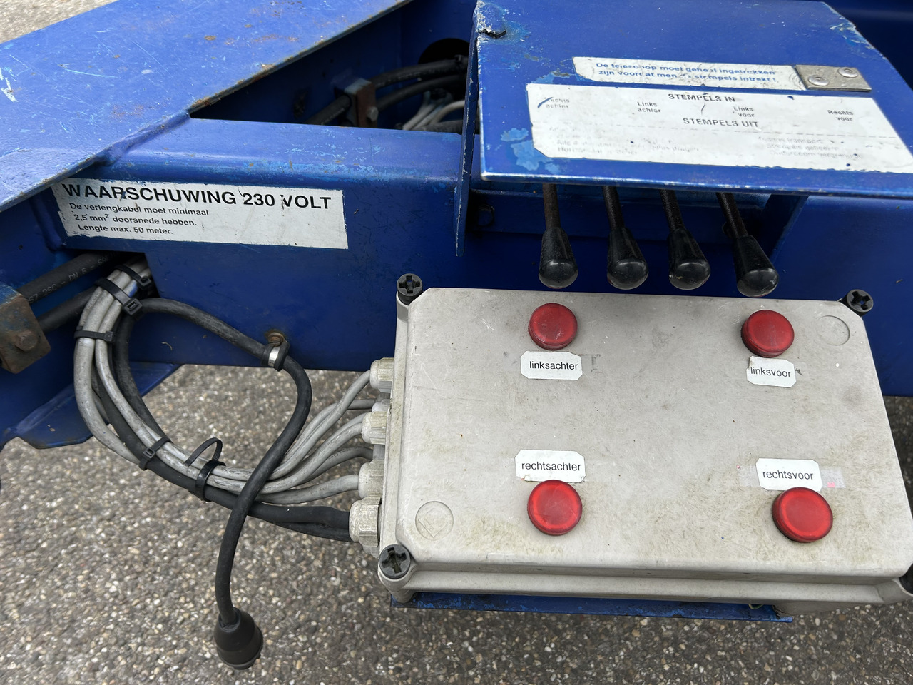 Custers R20EHS R20 2005 trailer mounted platform R20 - Plataforma elevadora remolcable: foto 4 Custers R20EHS R20 2005 trailer mounted platform R20 - Plataforma elevadora remolcable: foto 4