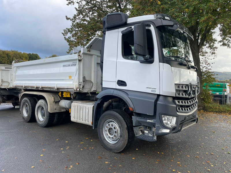 Mercedes-Benz 2648 3348 - Camión volquete: foto 4 Mercedes-Benz 2648 3348 - Camión volquete: foto 4