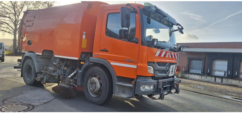 Mercedes-Benz Atego 1524 2 6-Zyl. 4x2 - Barredora vial: foto 3 Mercedes-Benz Atego 1524 2 6-Zyl. 4x2 - Barredora vial: foto 3