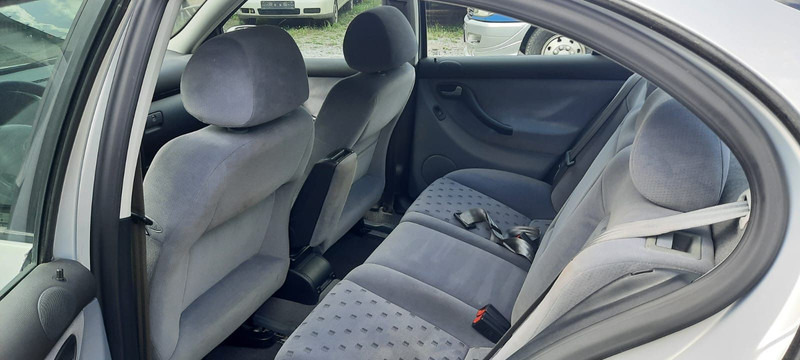 SEAT Toledo Signo 1,8 20V Autom - Coche: foto 5 SEAT Toledo Signo 1,8 20V Autom - Coche: foto 5