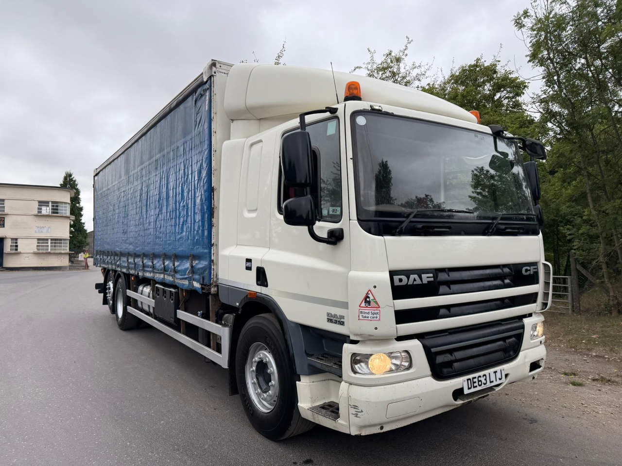 2013 DAF CF 75.310 Curtainside Truck - Camión lona: foto 1 2013 DAF CF 75.310 Curtainside Truck - Camión lona: foto 1