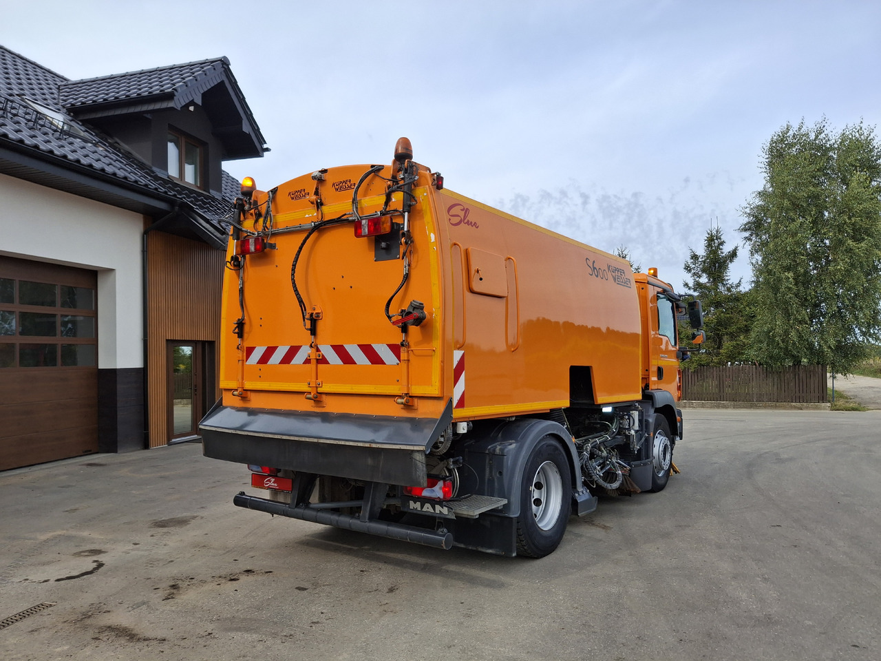 MAN TGM 18.250 Zamiatarka Kupper Weisser BROCK 2 Motoren Szczotki L/R PM10 Odchwaszczarka - Barredora vial: foto 5 MAN TGM 18.250 Zamiatarka Kupper Weisser BROCK 2 Motoren Szczotki L/R PM10 Odchwaszczarka - Barredora vial: foto 5