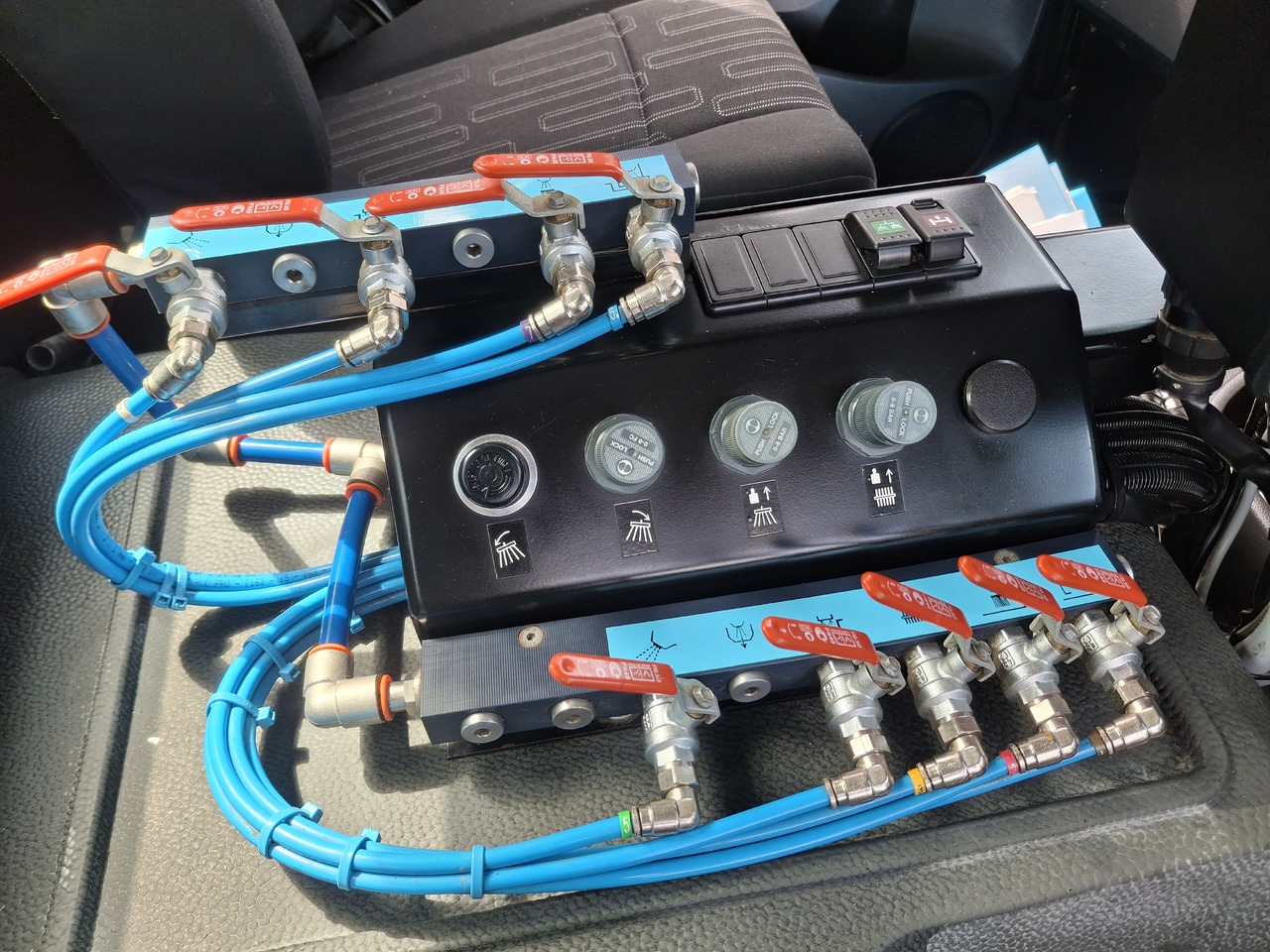 Barredora vial MERCEDES-BENZ Atego 1523 Zamiatarka Kehrmaschine Schmidt SK600 Karcher 2 Motoren Euro 6 PM10 Rura Do Liści: foto 34 Barredora vial MERCEDES-BENZ Atego 1523 Zamiatarka Kehrmaschine Schmidt SK600 Karcher 2 Motoren Euro 6 PM10 Rura Do Liści: foto 34