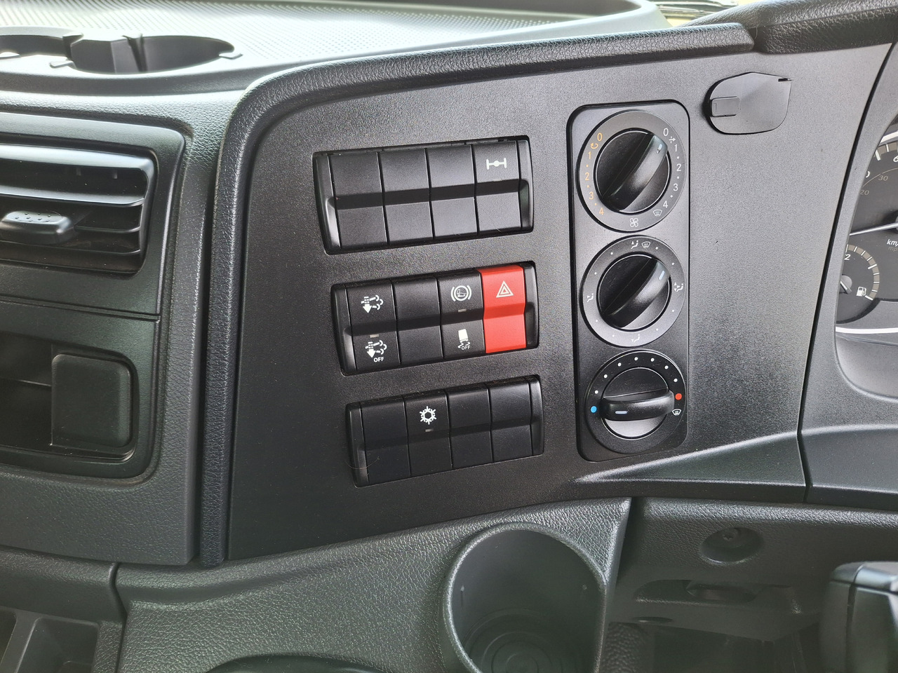 Barredora vial MERCEDES-BENZ Atego 1523 Zamiatarka Kehrmaschine Schmidt SK600 Karcher 2 Motoren Euro 6 PM10 Rura Do Liści: foto 33 Barredora vial MERCEDES-BENZ Atego 1523 Zamiatarka Kehrmaschine Schmidt SK600 Karcher 2 Motoren Euro 6 PM10 Rura Do Liści: foto 33