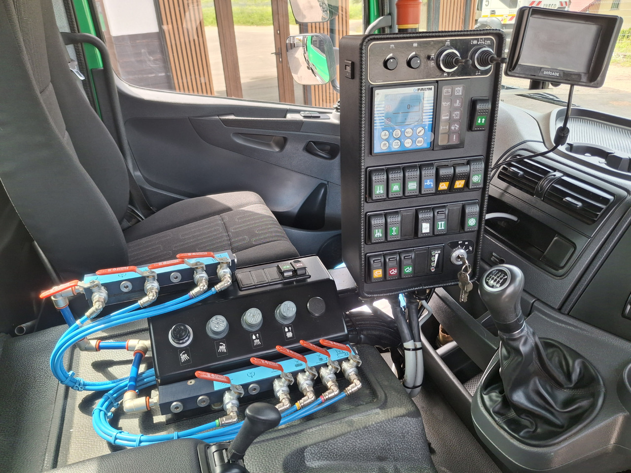 Barredora vial MERCEDES-BENZ Atego 1523 Zamiatarka Kehrmaschine Schmidt SK600 Karcher 2 Motoren Euro 6 PM10 Rura Do Liści: foto 29 Barredora vial MERCEDES-BENZ Atego 1523 Zamiatarka Kehrmaschine Schmidt SK600 Karcher 2 Motoren Euro 6 PM10 Rura Do Liści: foto 29