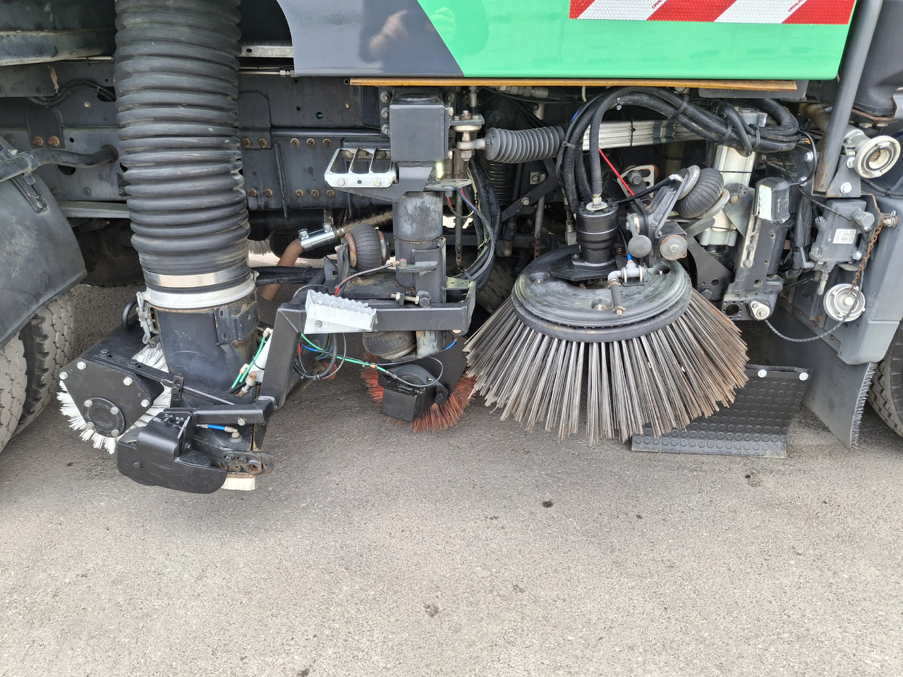 Barredora vial MERCEDES-BENZ Atego 1523 Zamiatarka Kehrmaschine Schmidt SK600 Karcher 2 Motoren Euro 6 PM10 Rura Do Liści: foto 9 Barredora vial MERCEDES-BENZ Atego 1523 Zamiatarka Kehrmaschine Schmidt SK600 Karcher 2 Motoren Euro 6 PM10 Rura Do Liści: foto 9