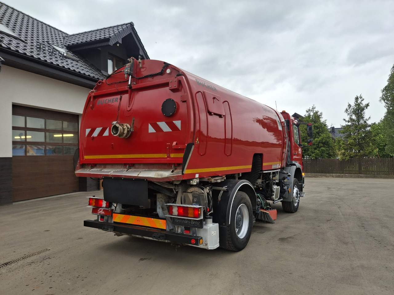 MERCEDES-BENZ Axor 1829 Zamiatarka Kehrmaschine BUCHER 2 Motoren Karcher PM10 Odchwaszczarka Sweeper - Barredora vial: foto 4 MERCEDES-BENZ Axor 1829 Zamiatarka Kehrmaschine BUCHER 2 Motoren Karcher PM10 Odchwaszczarka Sweeper - Barredora vial: foto 4