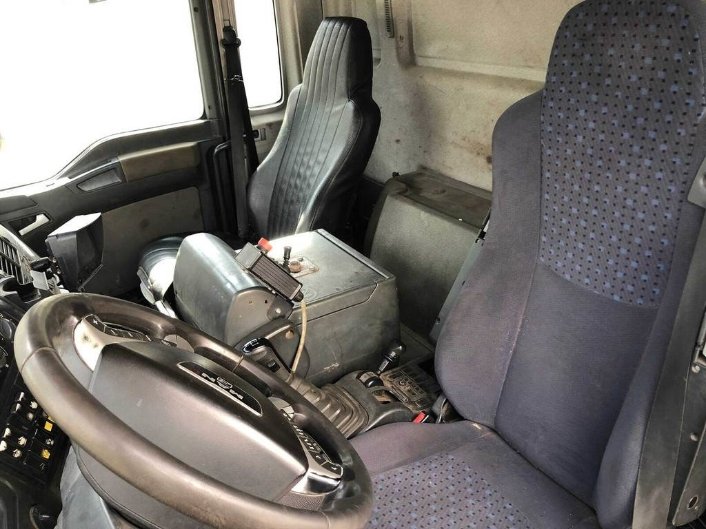 MAN TGA 26.430 6X2-2 BL/M 3-WAY TIP+PALFINGER PK23500  - Camión volquete: foto 5 MAN TGA 26.430 6X2-2 BL/M 3-WAY TIP+PALFINGER PK23500  - Camión volquete: foto 5