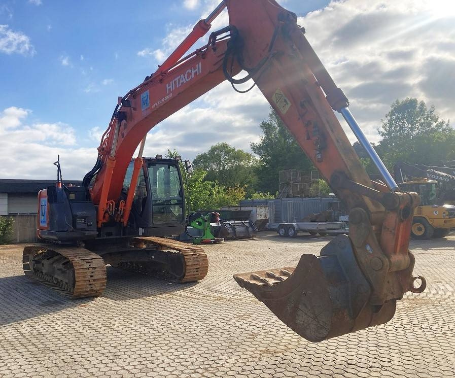 Hitachi ZX 225 US LC - Excavadora de cadenas: foto 2 Hitachi ZX 225 US LC - Excavadora de cadenas: foto 2