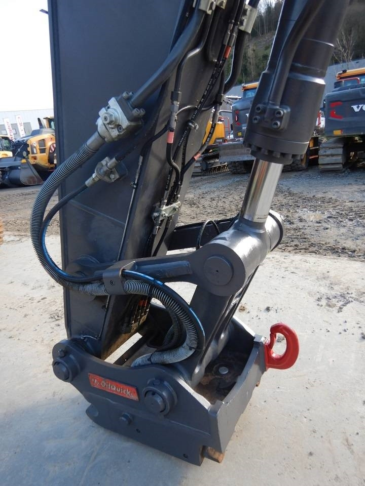 Excavadora de cadenas Volvo EC 300 E: foto 8