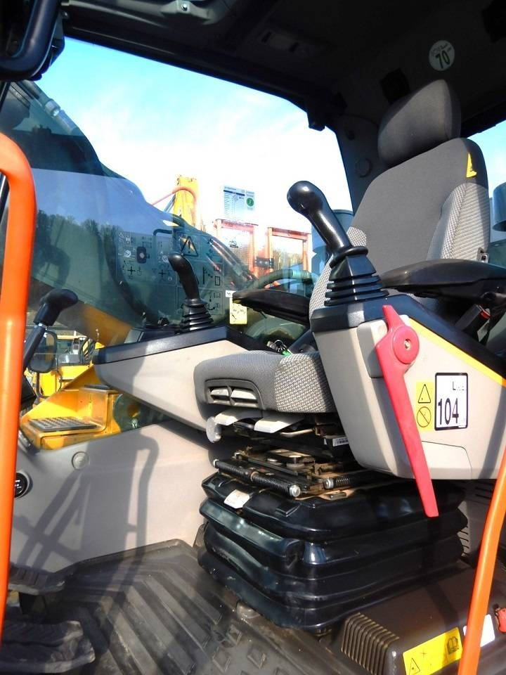 Excavadora de cadenas Volvo EC 300 E: foto 9