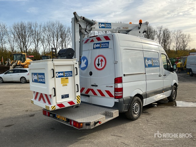 Mercedes-Benz Material Handling Arm - Camión con plataforma elevadora: foto 3 Mercedes-Benz Material Handling Arm - Camión con plataforma elevadora: foto 3