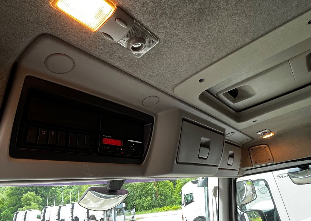 Renault Kerax 380 EEV // Skrzynia Burtowa // HIAB XS166 Hipro + Radio // Zwolnice // // - Camión grúa, Camión caja abierta: foto 4 Renault Kerax 380 EEV // Skrzynia Burtowa // HIAB XS166 Hipro + Radio // Zwolnice // // - Camión grúa, Camión caja abierta: foto 4