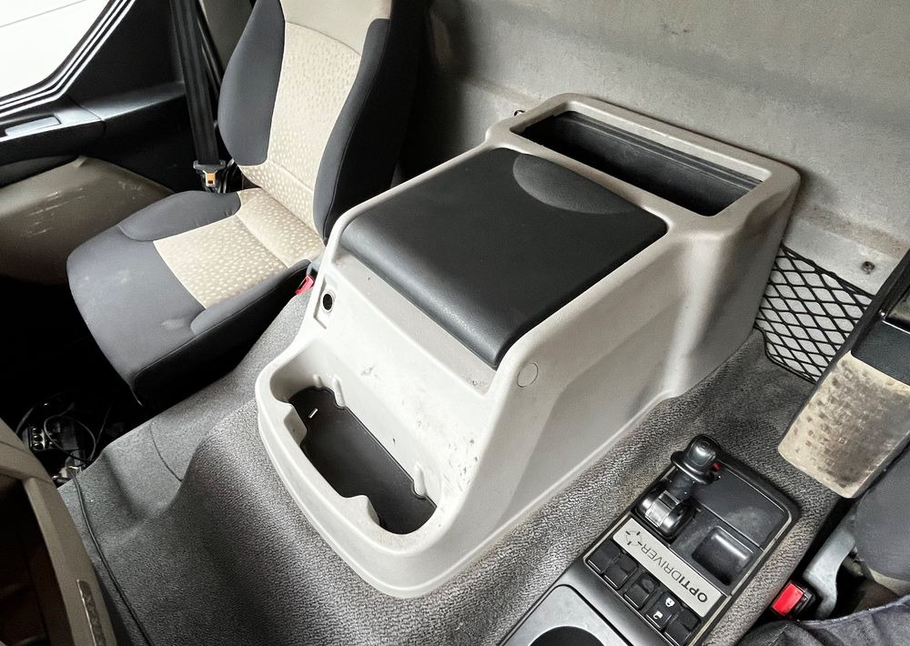 Renault Kerax 380 EEV // Skrzynia Burtowa // HIAB XS166 Hipro + Radio // Zwolnice // // - Camión grúa, Camión caja abierta: foto 3 Renault Kerax 380 EEV // Skrzynia Burtowa // HIAB XS166 Hipro + Radio // Zwolnice // // - Camión grúa, Camión caja abierta: foto 3