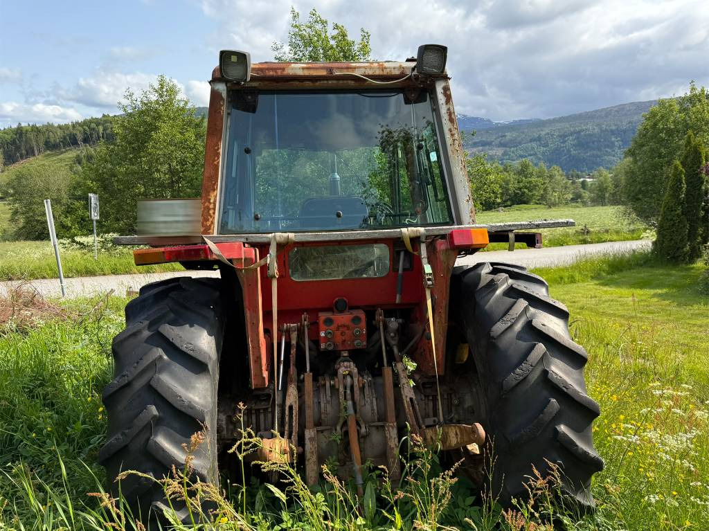 Massey Ferguson 675 - Tractor: foto 5 Massey Ferguson 675 - Tractor: foto 5