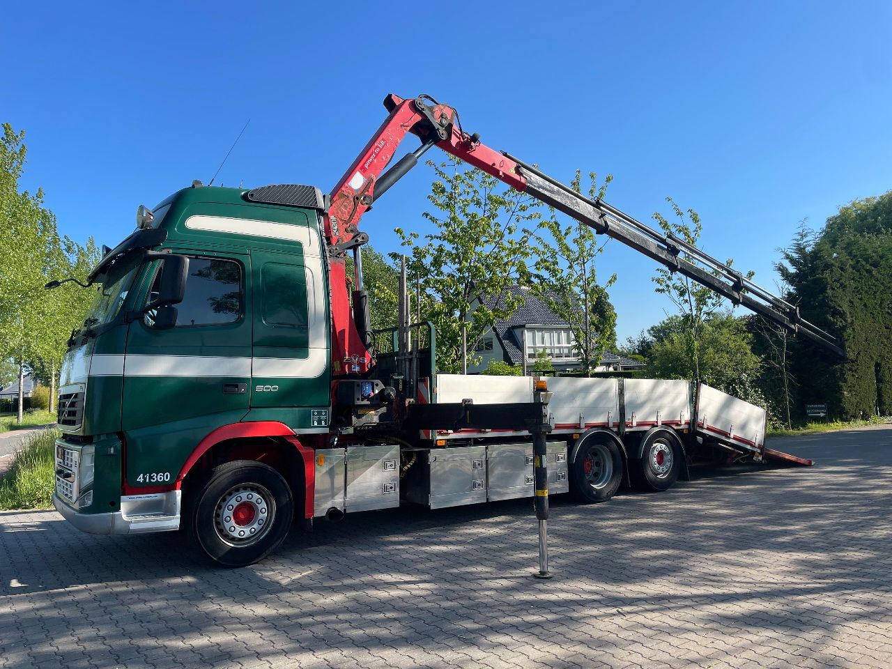Volvo FH 13.500 HMF 2420 K5 crane, winch, and extendable deck - Camión grúa: foto 1 Volvo FH 13.500 HMF 2420 K5 crane, winch, and extendable deck - Camión grúa: foto 1