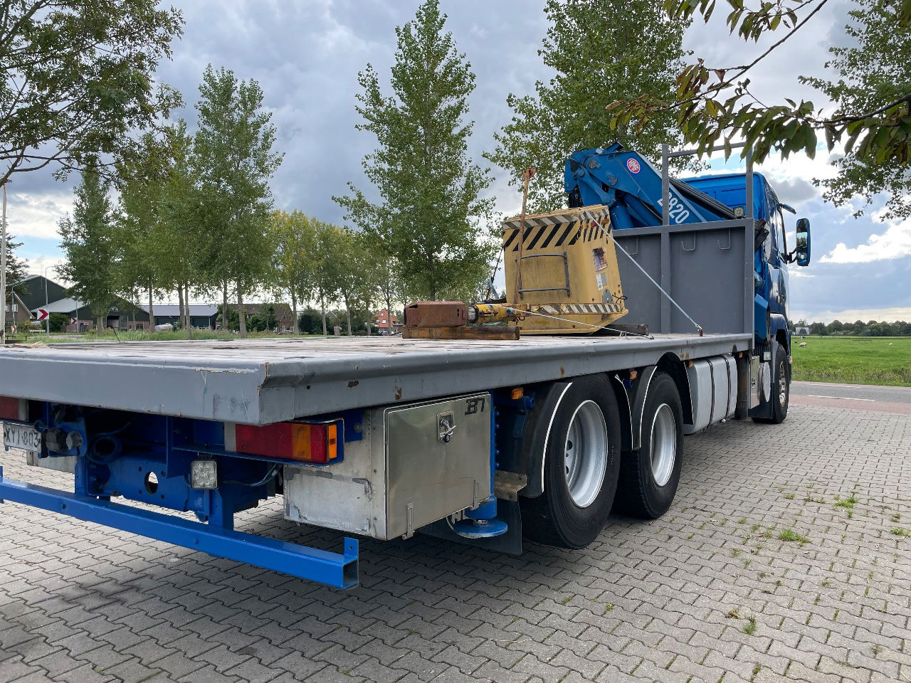 Volvo FH 16 FH16 420 with HMF 2820 crane with jib and front stamps Very Good Condition - Camión grúa: foto 5 Volvo FH 16 FH16 420 with HMF 2820 crane with jib and front stamps Very Good Condition - Camión grúa: foto 5