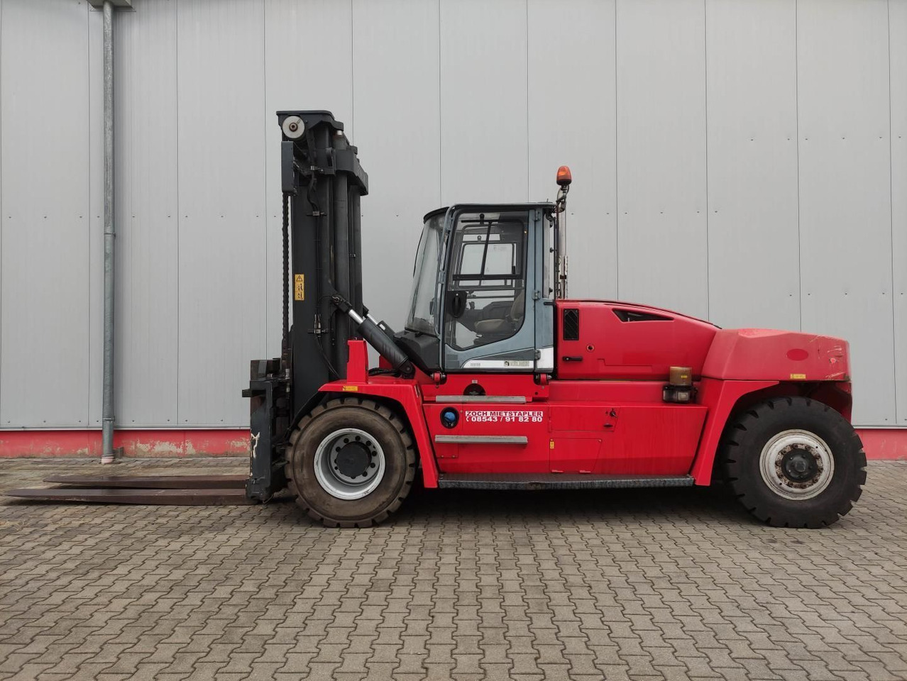 Kalmar DCG160-12 - Carretilla para contenedores: foto 1 Kalmar DCG160-12 - Carretilla para contenedores: foto 1